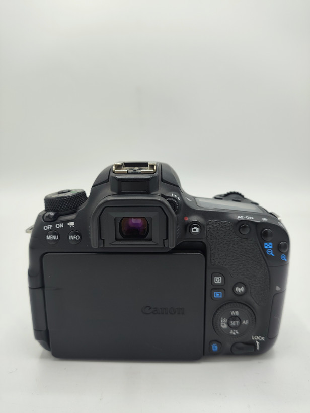 دوربین عکاسی کانن Canon 77D با لنز 55-18 IS stmدسته دوم