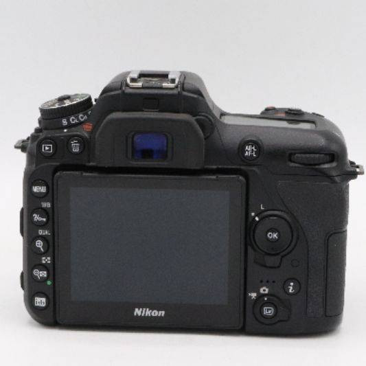 دوربین عکاسی نیکون Nikon D7500 Kit 18-55mm f/3.5-5.6 G VR دسته دوم